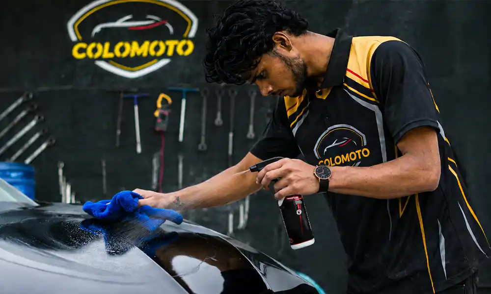 Level 1 car scratch polish with microfibre cloth and finishing polish