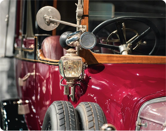 Colomoto Vintage Car Restoration Bay