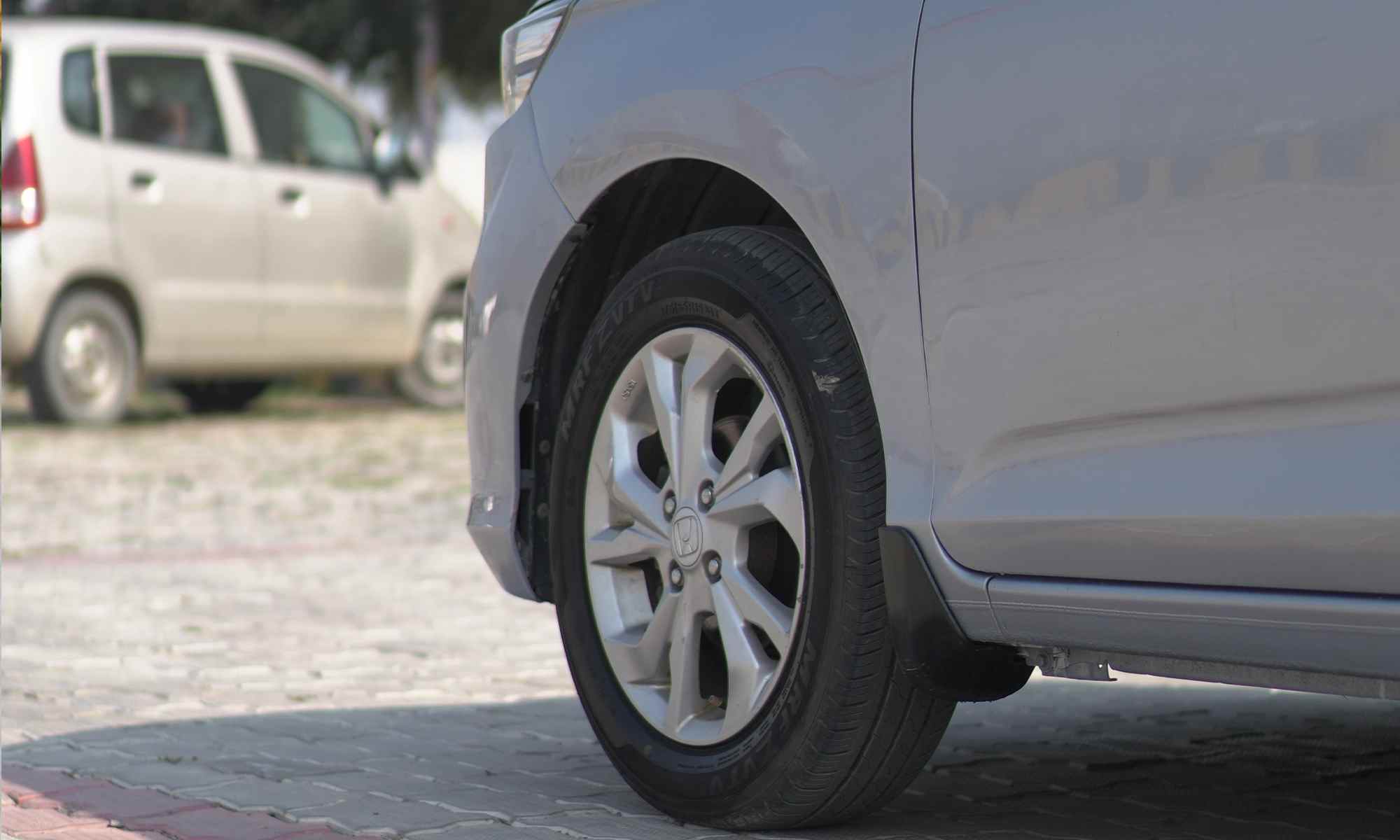 Why white and silver cars show PPF yellowing worst